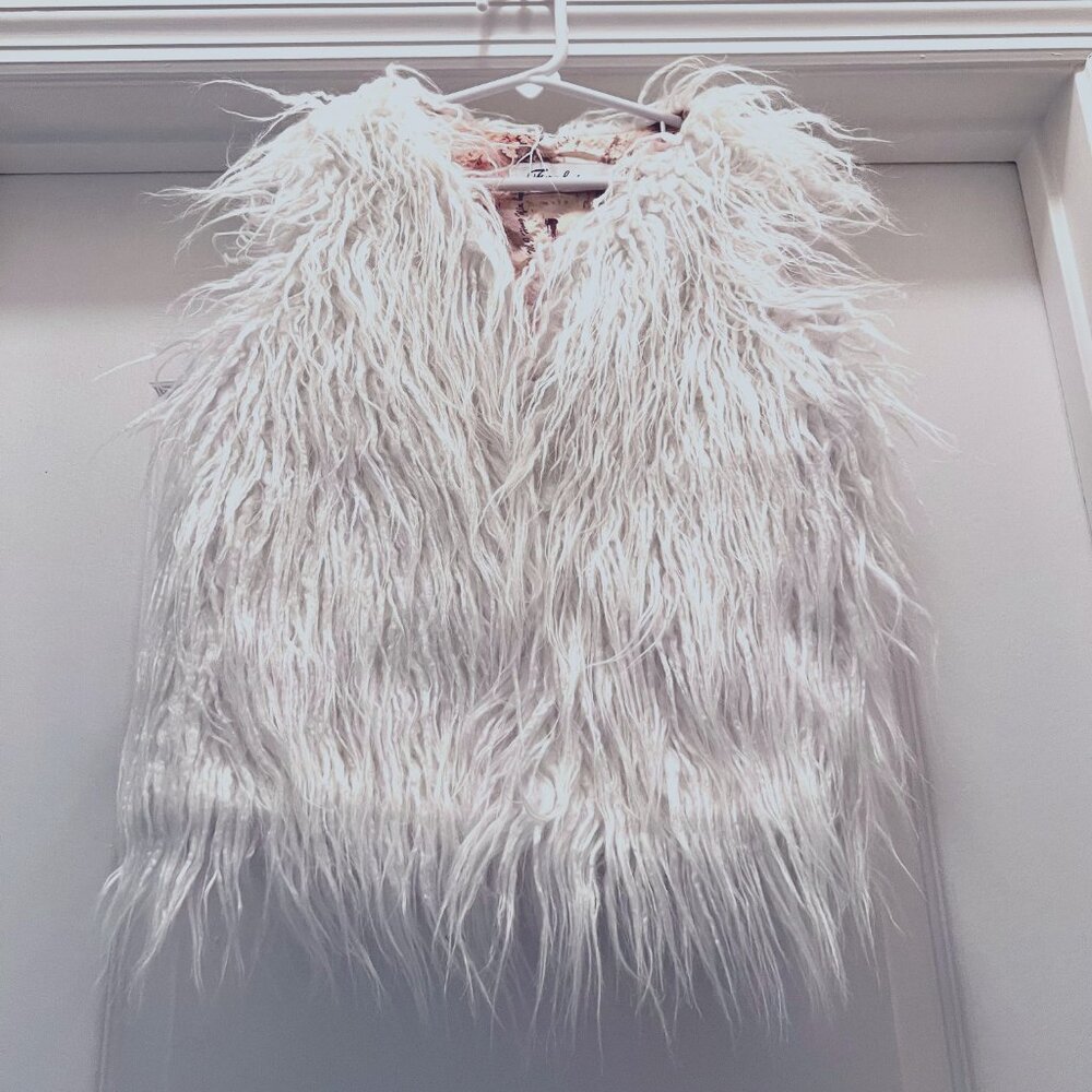 Fashion-Girls Long Fuzzy Faux Fur Vest-NWT-Satin inside-Size Med (10-12)-Festive